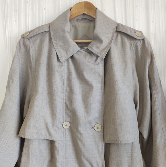 Vintage Button up + belted trench coat - Picture 7 of 13